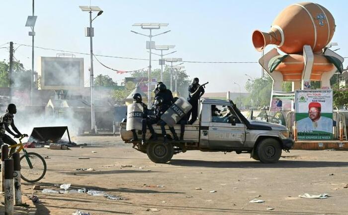 Vários militares detidos após tentativa de golpe de Estado no Níger