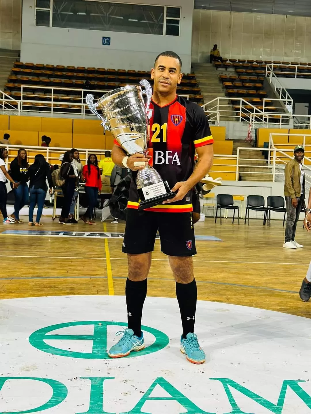 Basquetebol: Petro de Luanda vence 1.º de Agosto e conquista Taça de Angola  - Ver Angola - Diariamente, o melhor de Angola