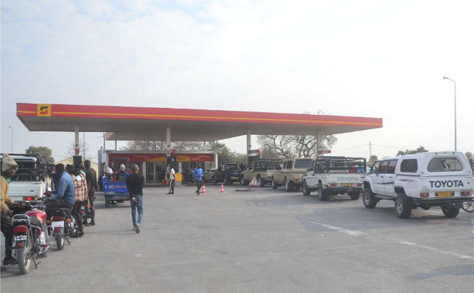 Subida do combustível na Namíbia causa enchentes nos postos de Ondjiva