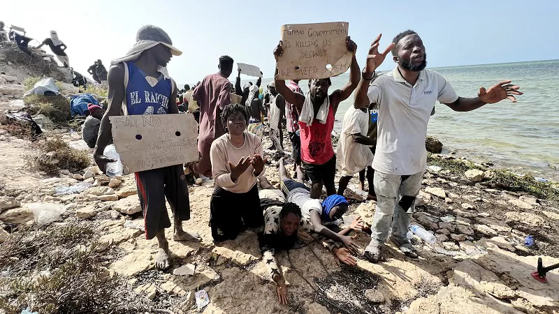 Cerca de 500 migrantes da África subsahariana expulsos do centro de Sfax