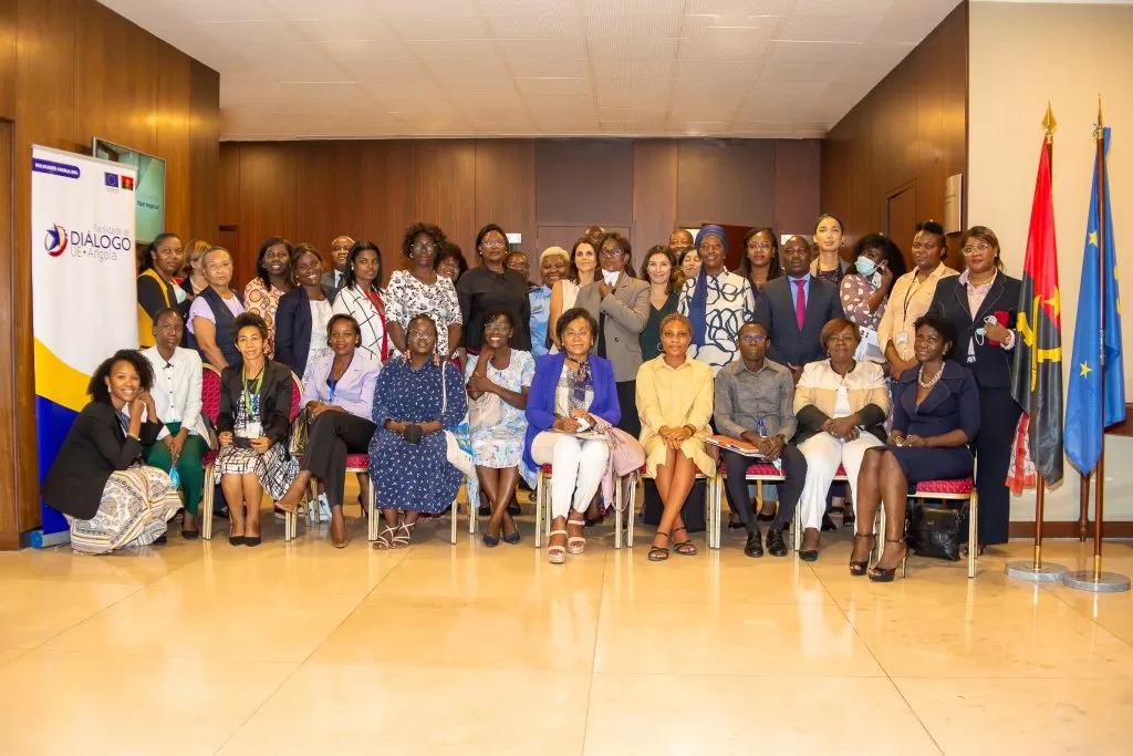 Cento e cinquenta mulheres formadas em boa governação